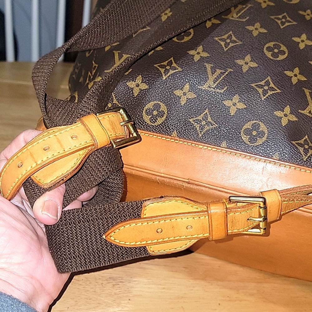 🚨Montsouris GM backpack clean W/ Coa - Picture 8 of 15
